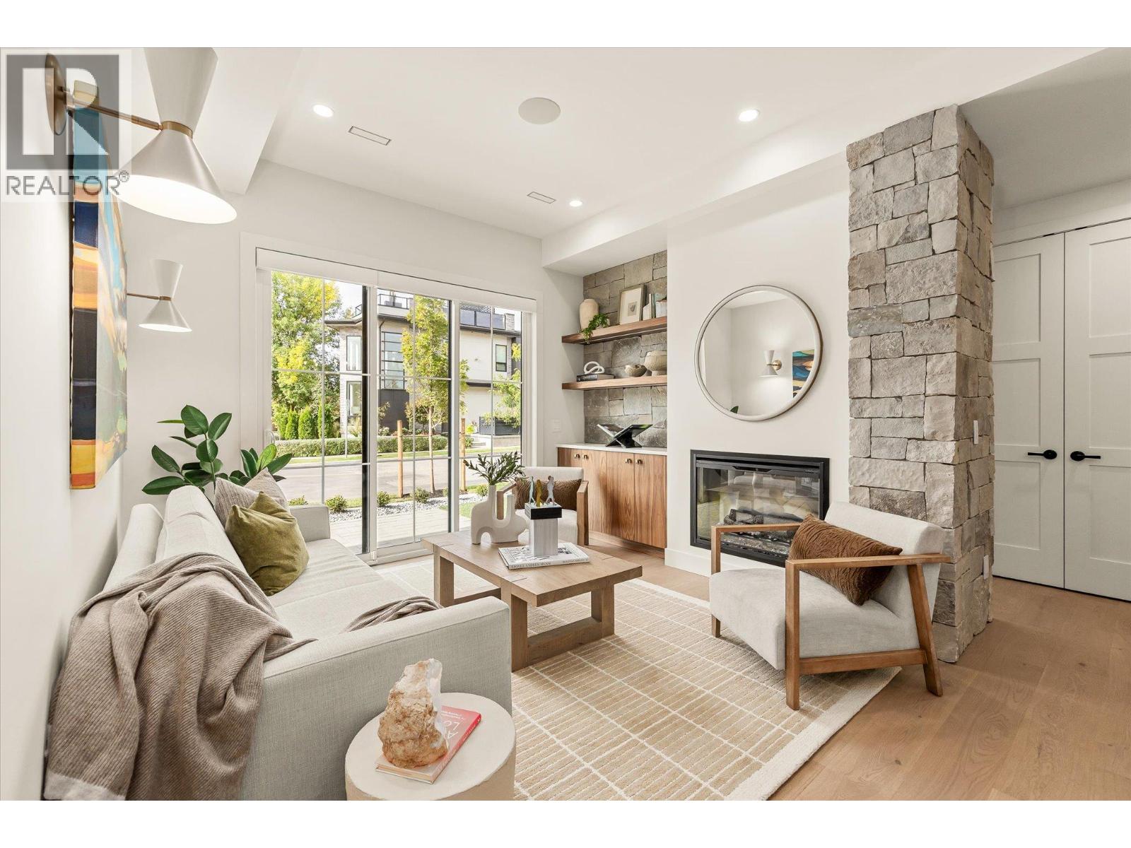 1 2435 Taylor Crescent, Kelowna