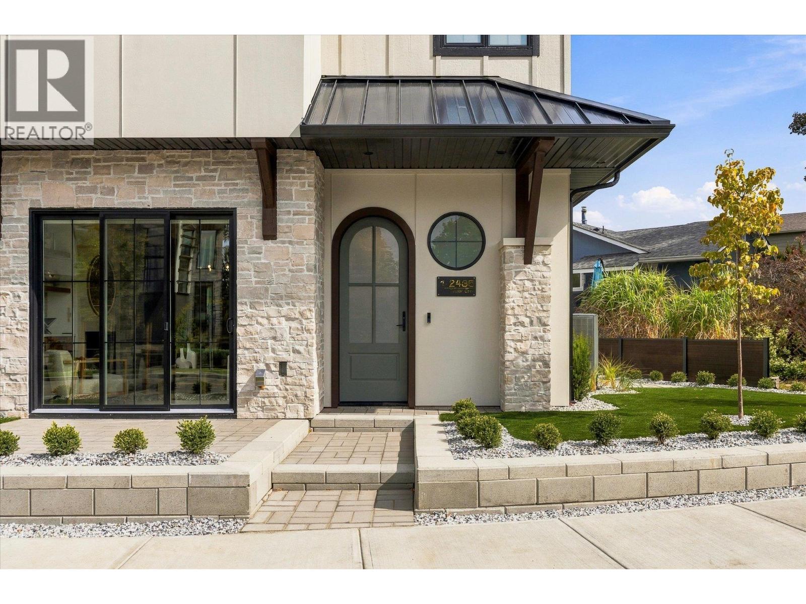 1 2435 Taylor Crescent, Kelowna