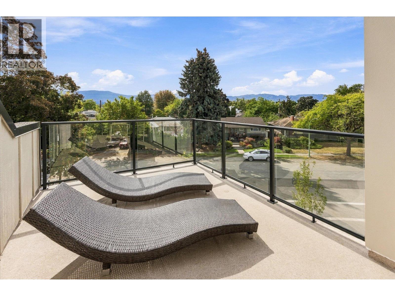1 2435 Taylor Crescent, Kelowna