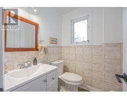Laundry room - 84 Loraview Lane, Aurora, ON L4G6N5 Photo 10