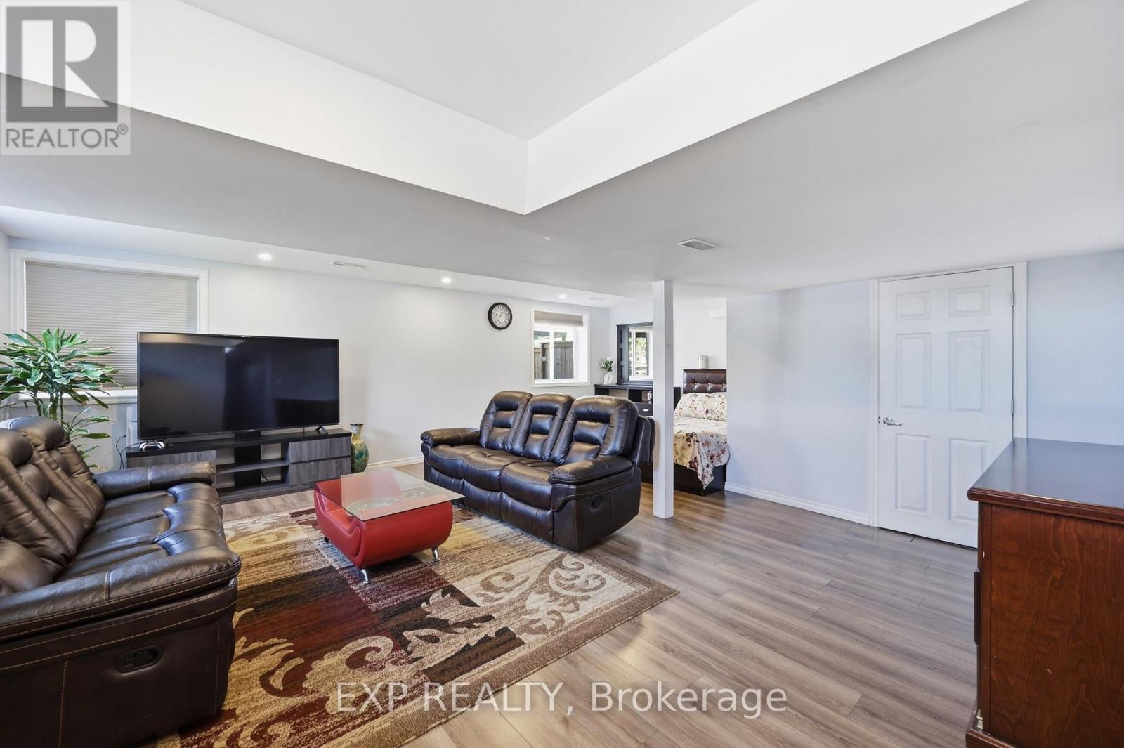 665 GREENHILL AVENUE N - 12