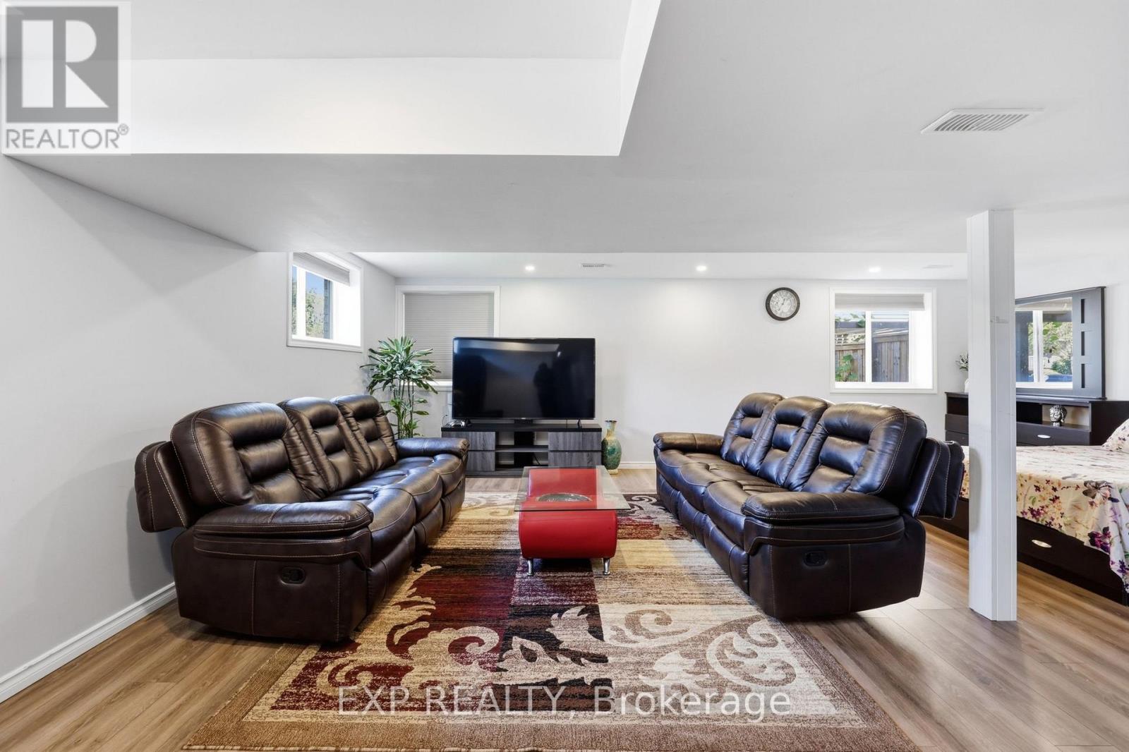 665 GREENHILL AVENUE N - 13