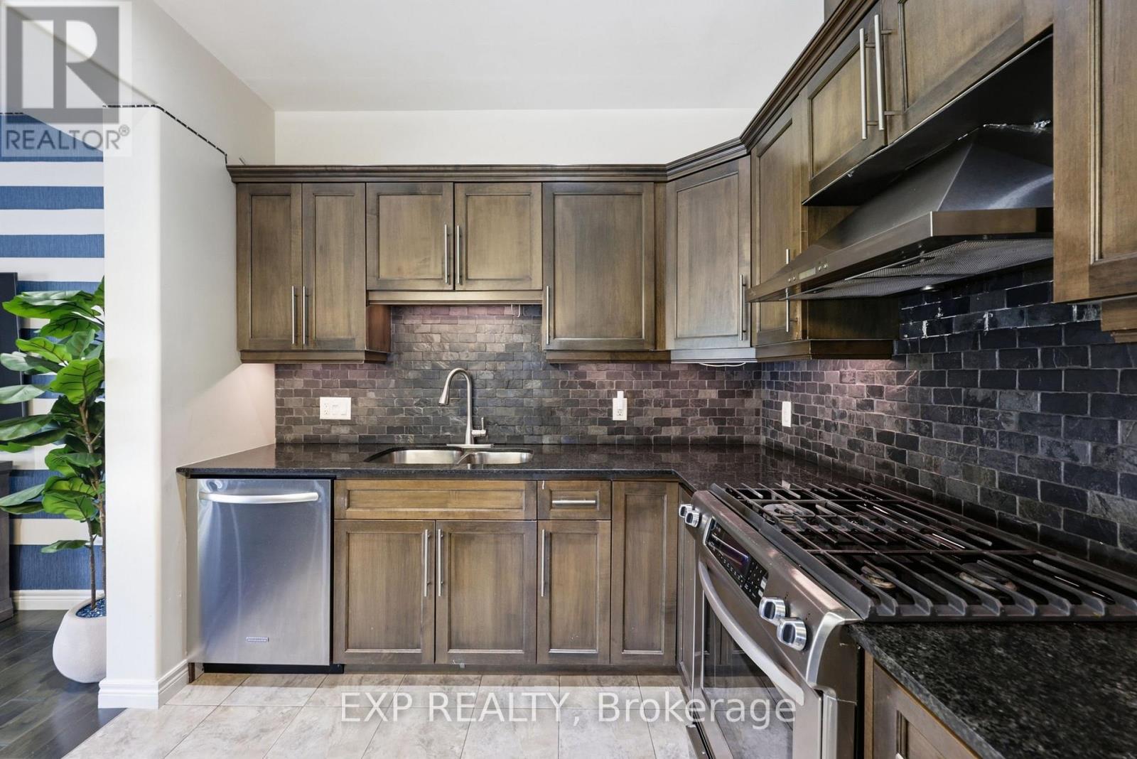 665 GREENHILL AVENUE N - 17