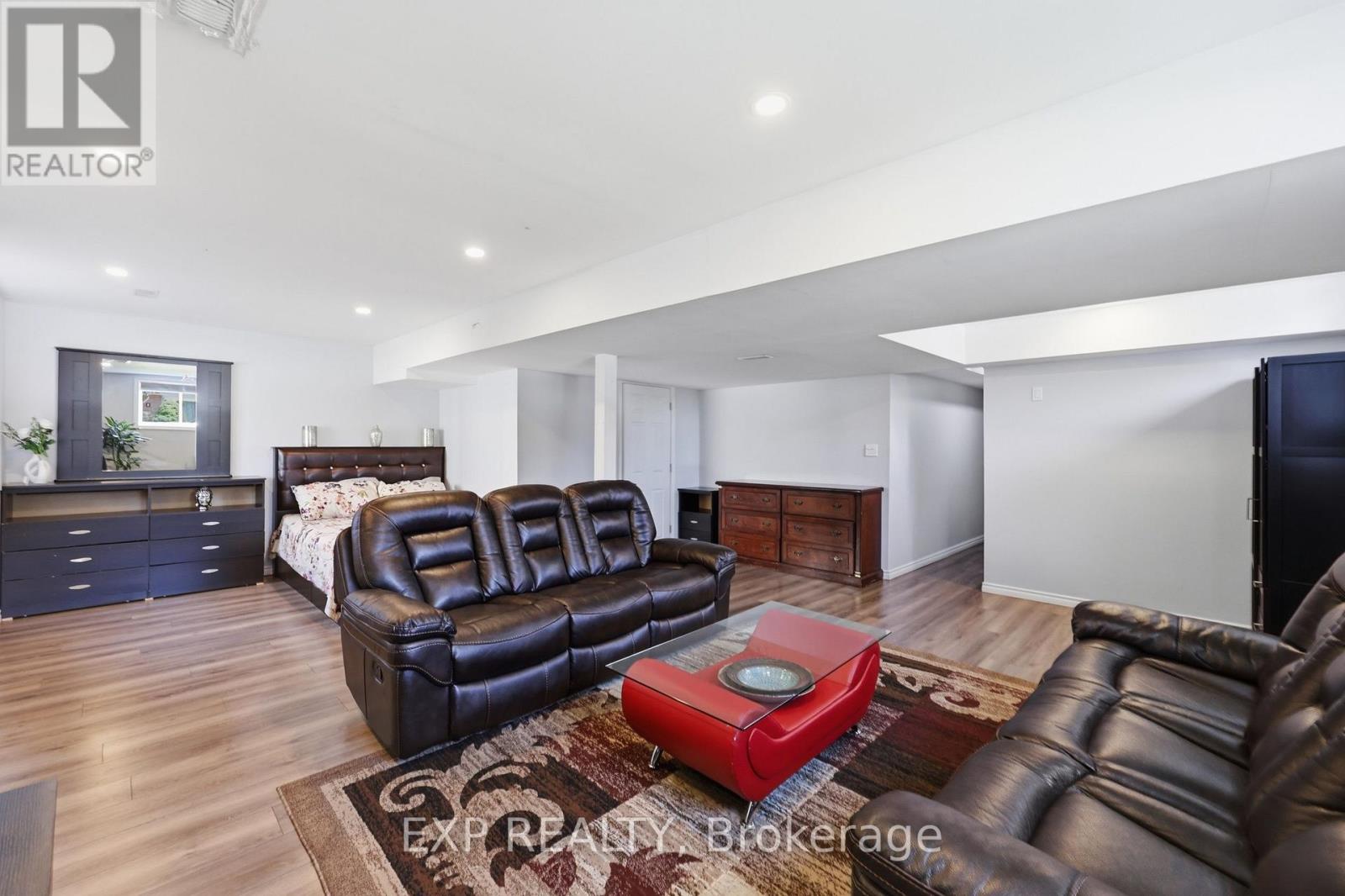 665 GREENHILL AVENUE N - 32