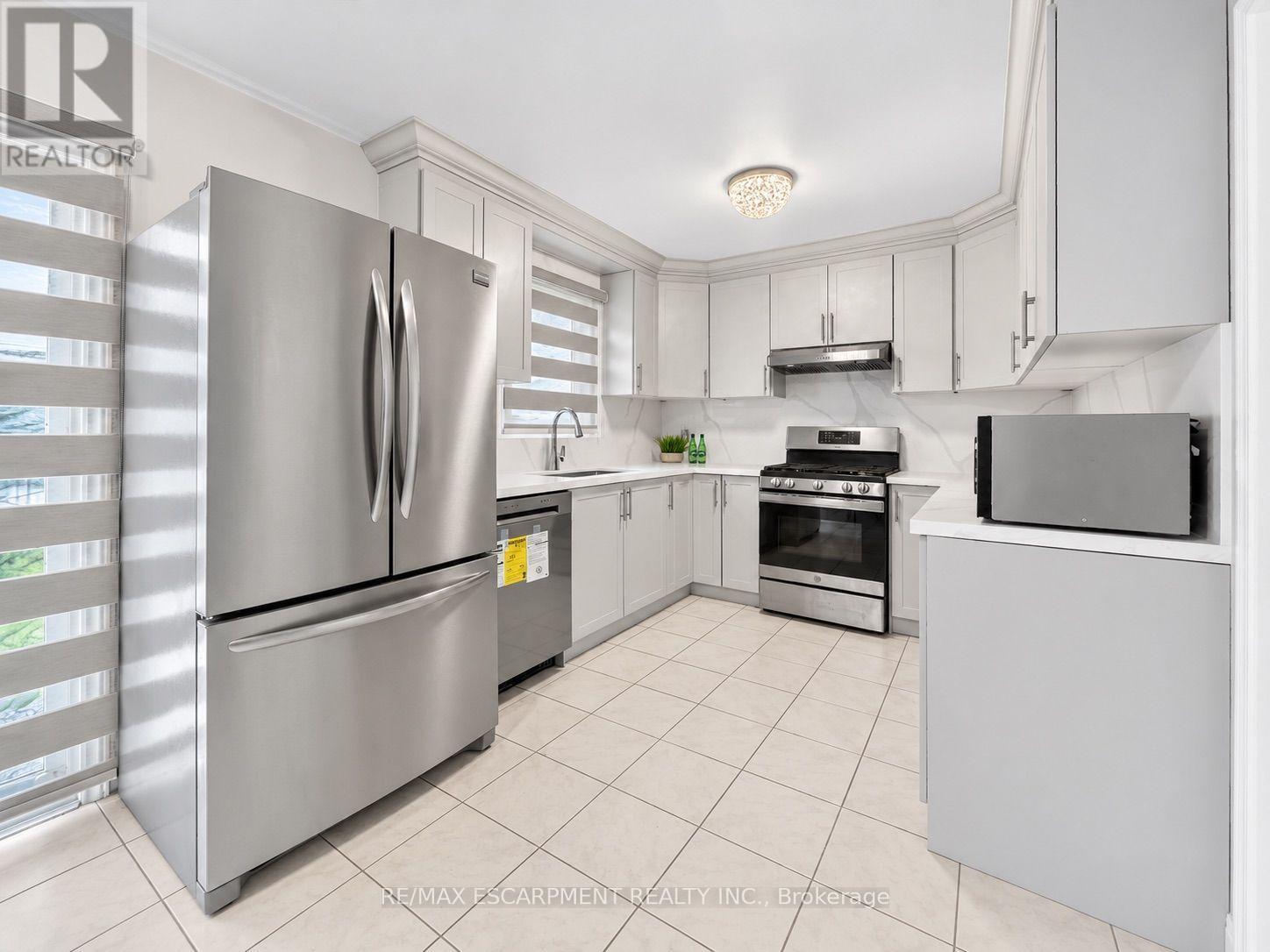 31 VEGA CRESCENT, Hamilton (Stoney Creek) — photo 12
