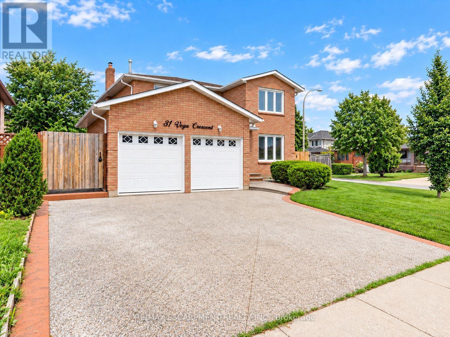 31 VEGA CRESCENT, Hamilton (Stoney Creek) — photo 2