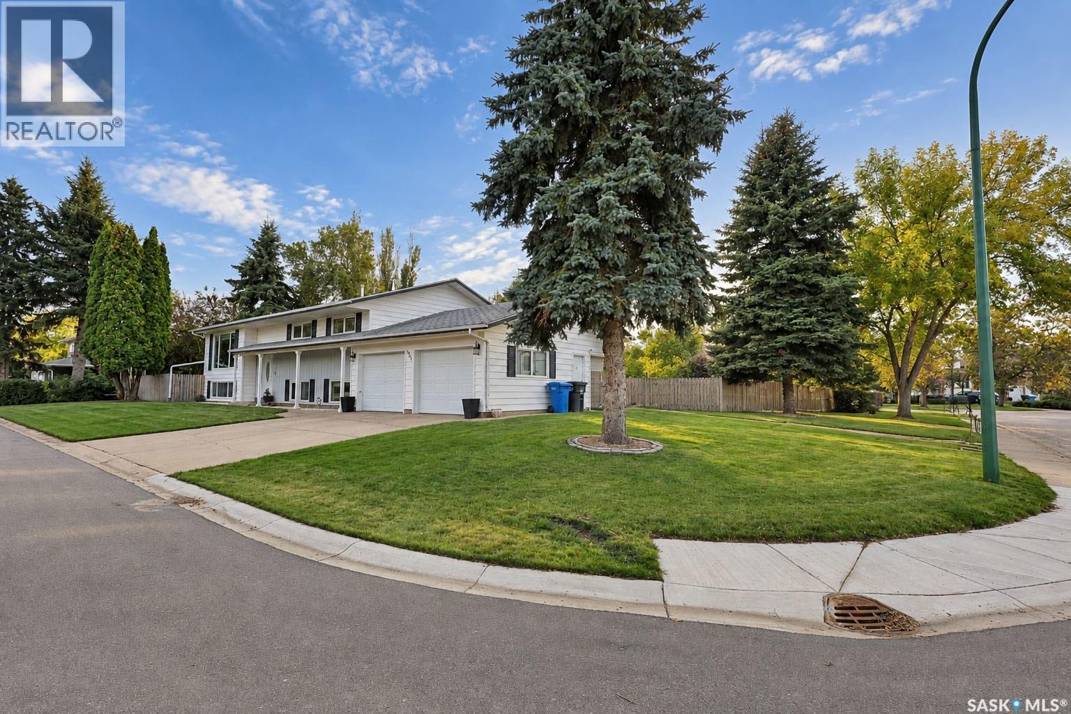 3391 Dent CRESCENT - Image 44