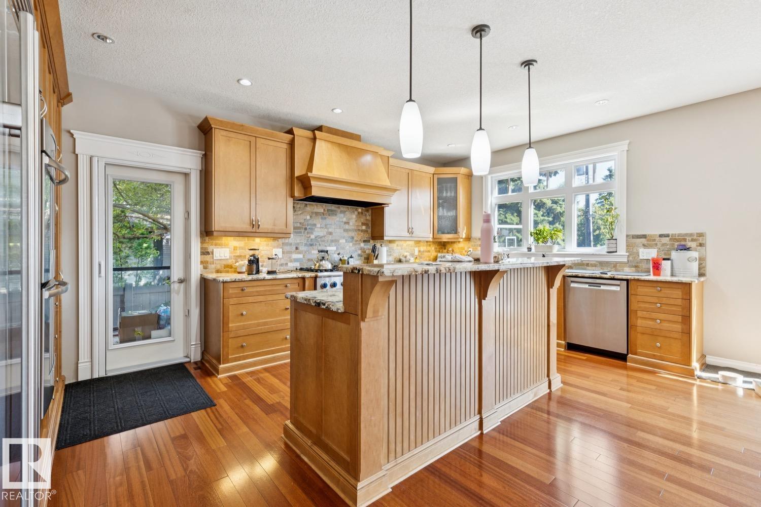 5 Riverside Cr NW, Crestwood — photo 8 of 30