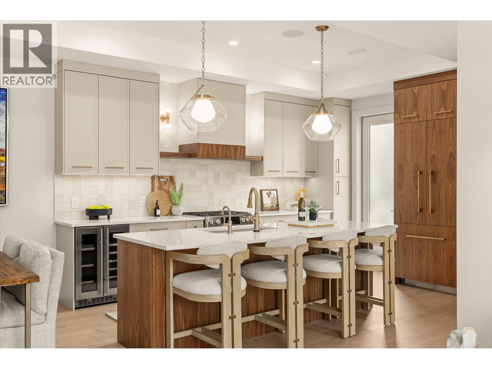 2 2435 Taylor Crescent, Kelowna