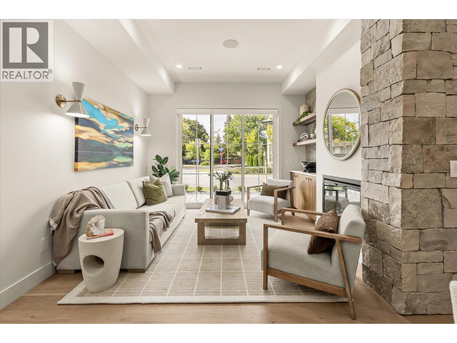 2 2435 Taylor Crescent, Kelowna