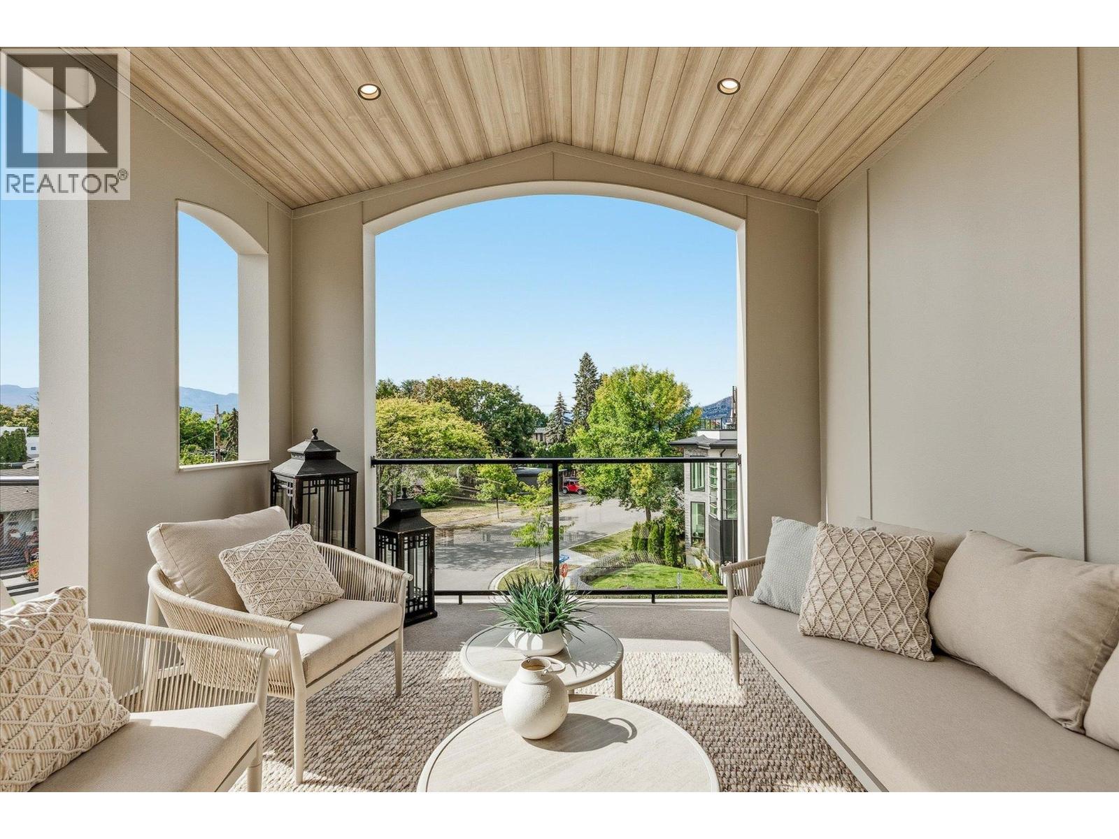 2 2435 Taylor Crescent, Kelowna