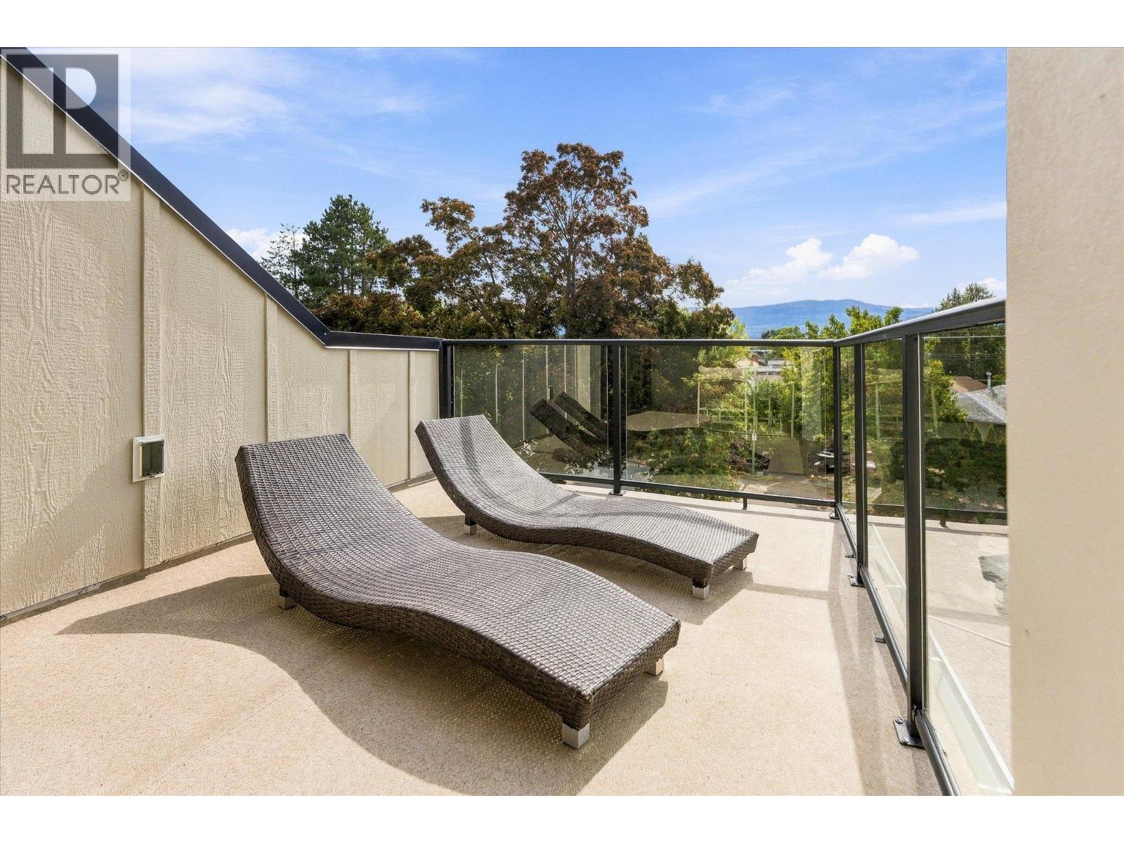 2 2435 Taylor Crescent, Kelowna