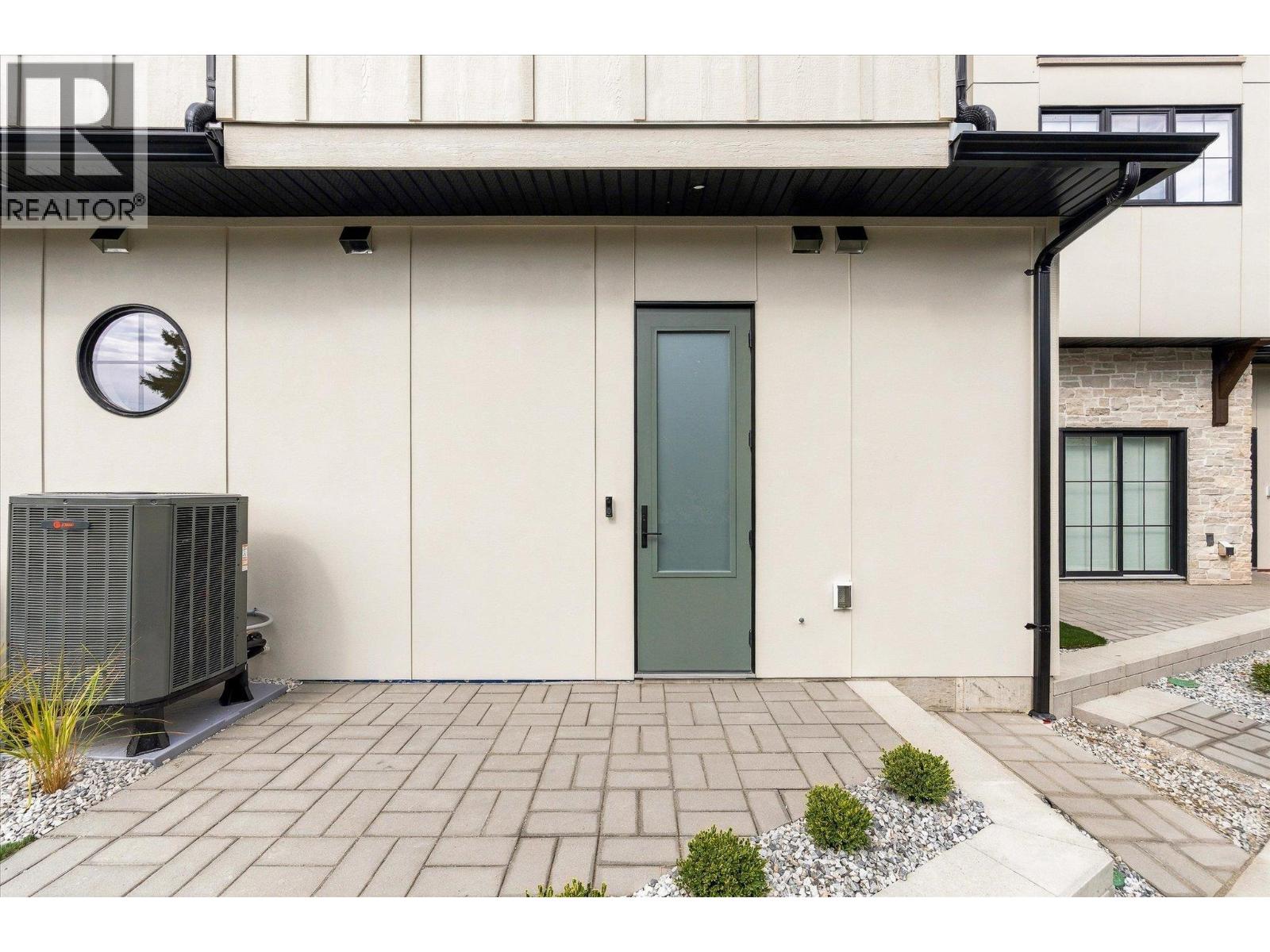 2 2435 Taylor Crescent, Kelowna