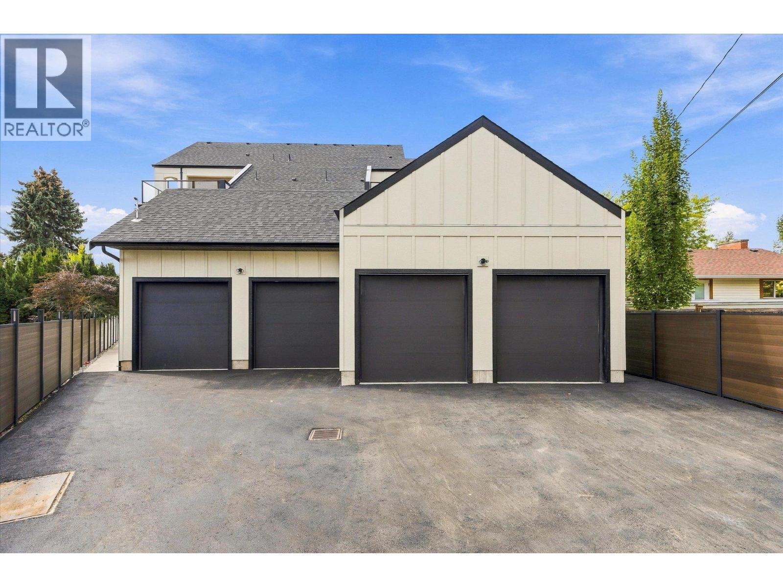 2 2435 Taylor Crescent, Kelowna