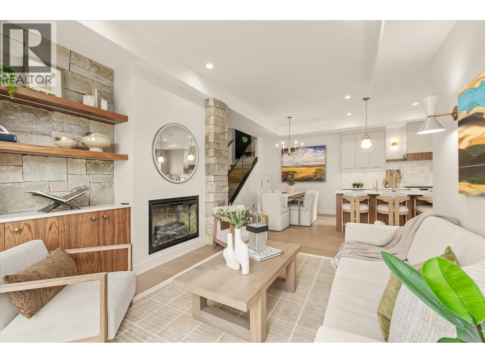 2 2435 Taylor Crescent, Kelowna
