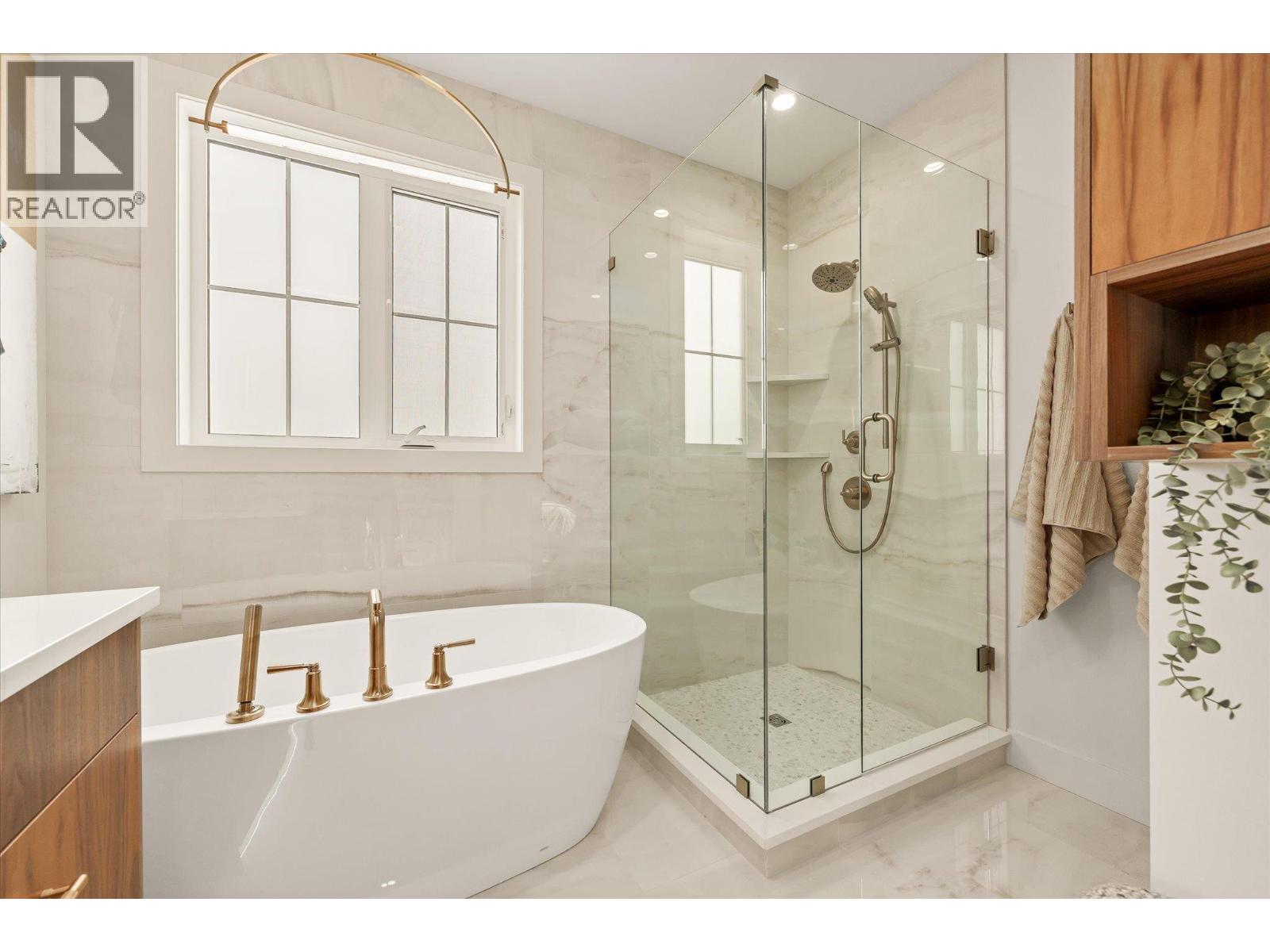 2 2435 Taylor Crescent, Kelowna