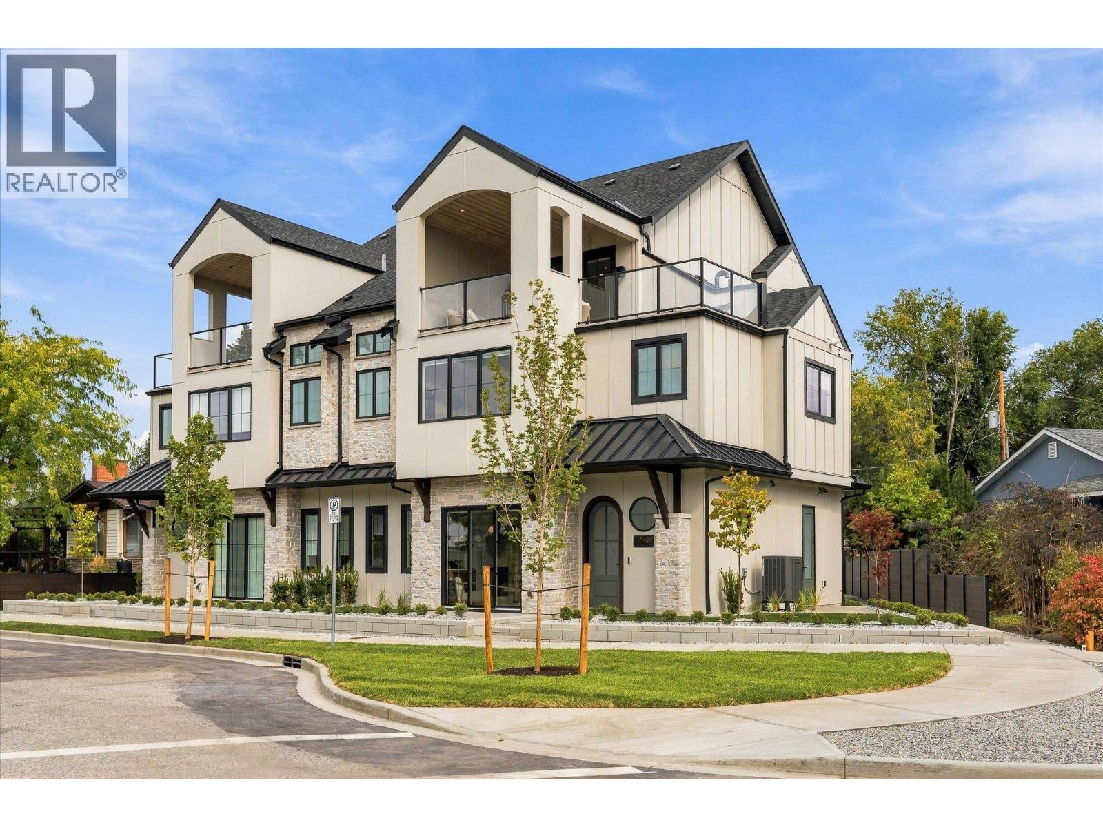 2 2435 Taylor Crescent, Kelowna