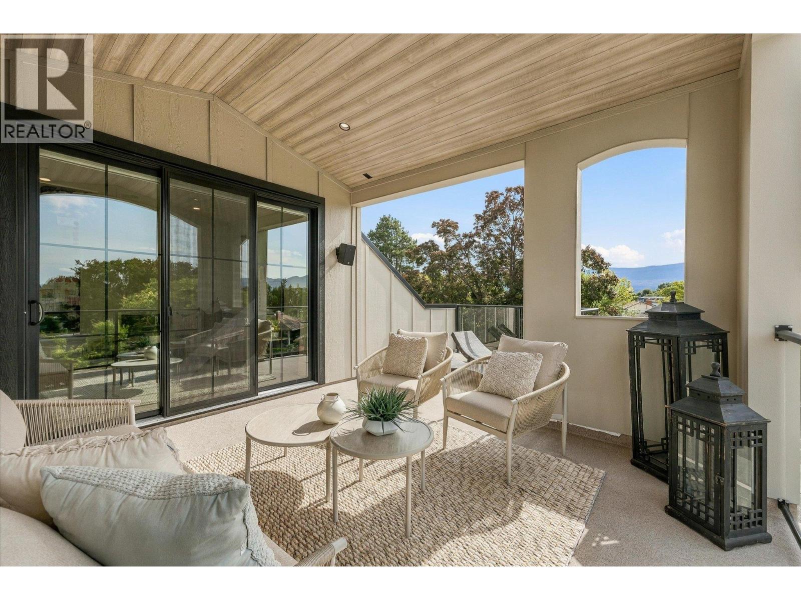 2 2435 Taylor Crescent, Kelowna