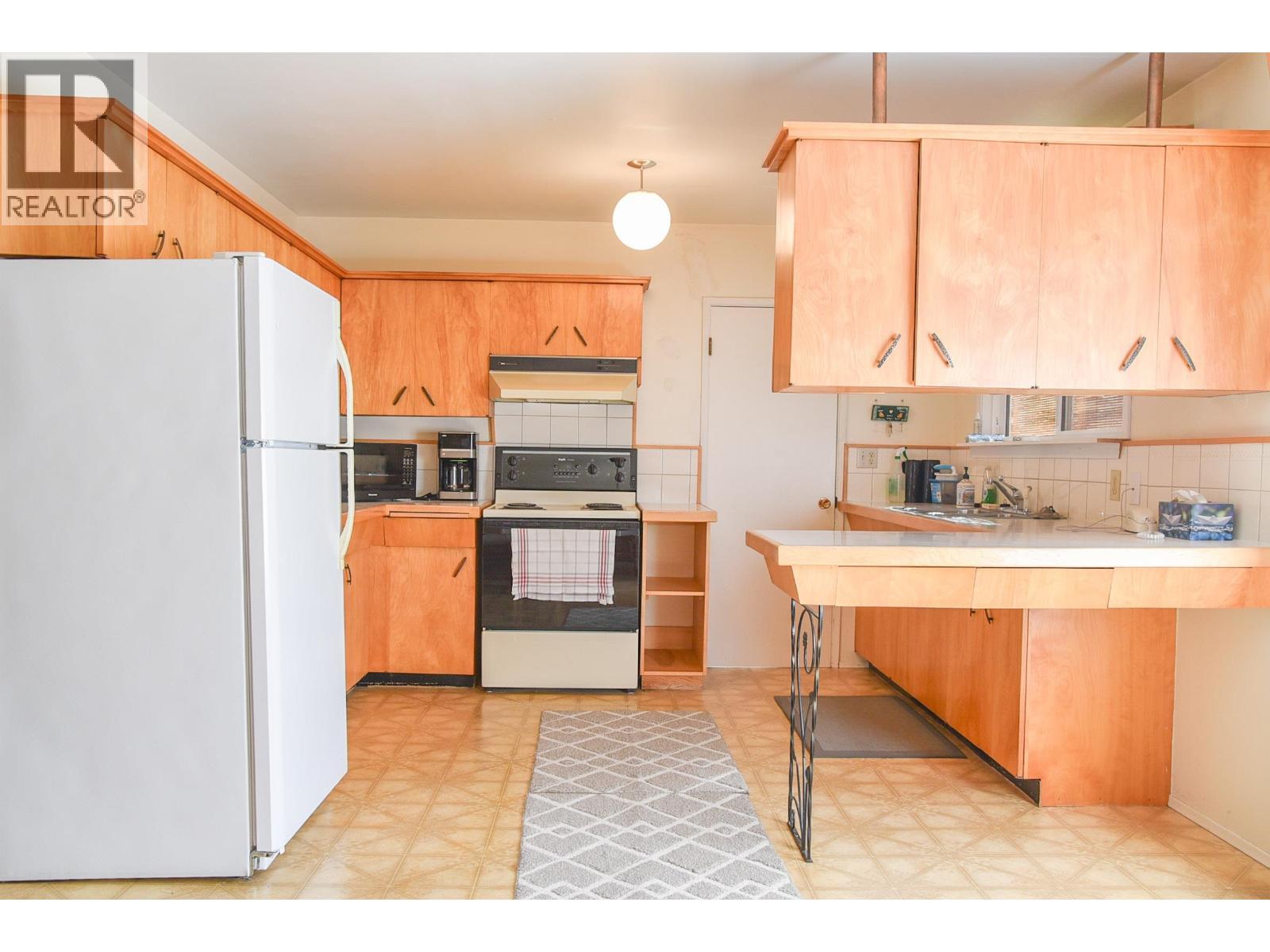 4643 QUEENSWAY DRIVE - Image 6