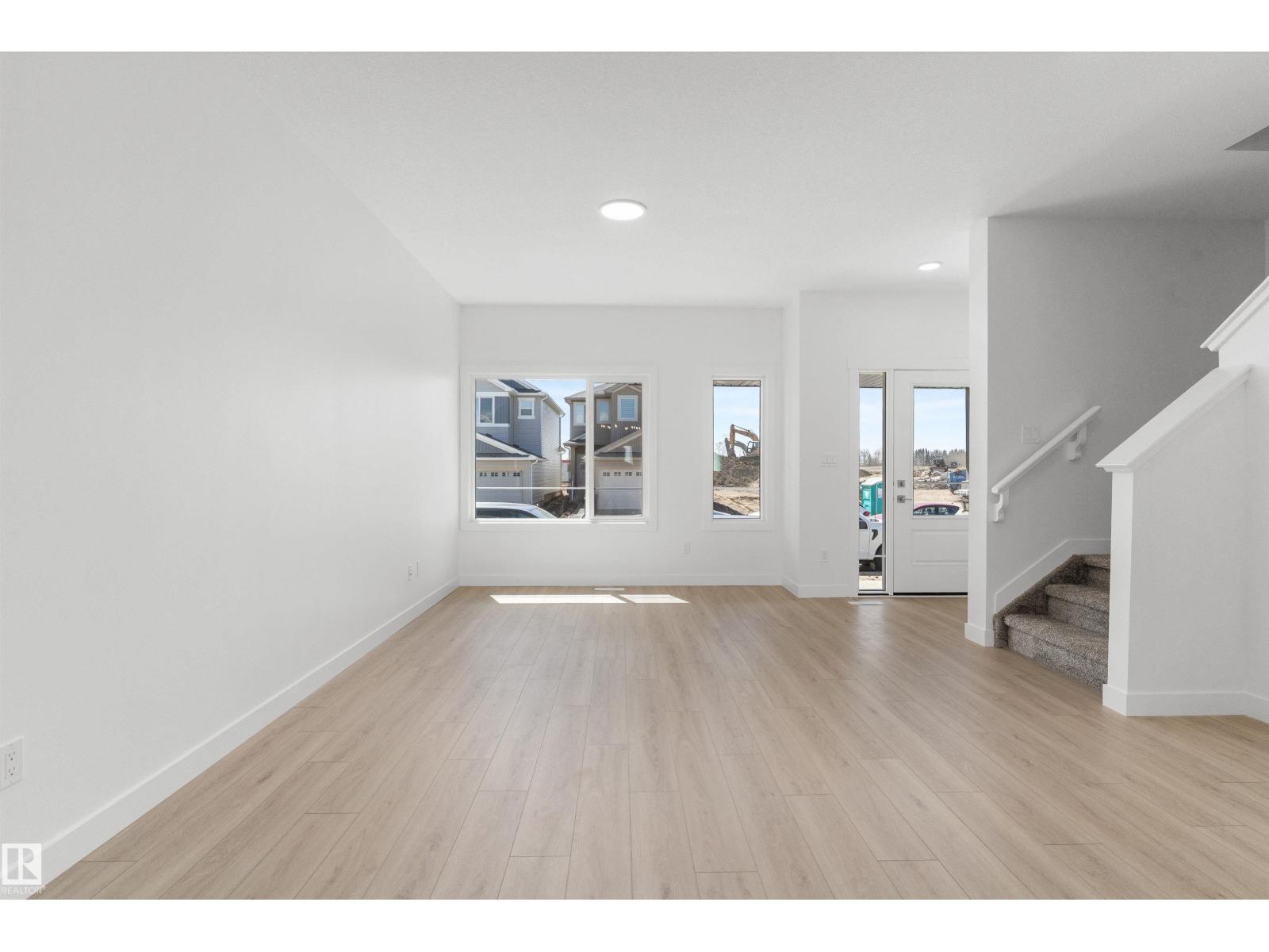 21 Elis Li, Easton — photo 4 of 30