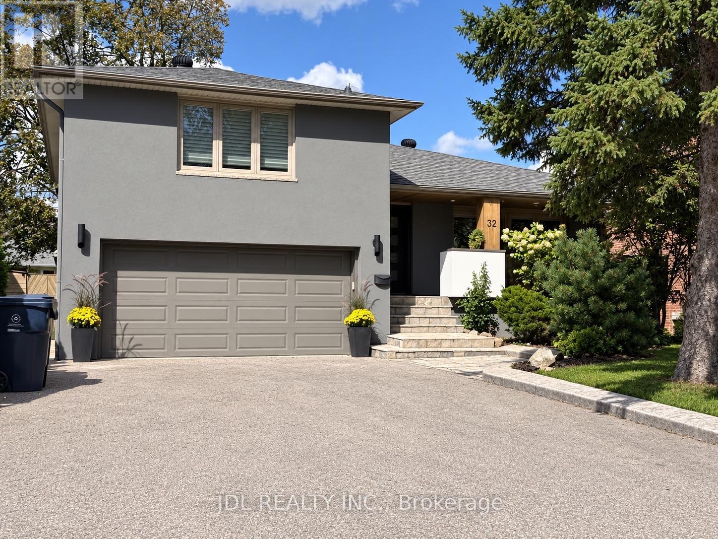 32 ASHMOUNT CRESCENT