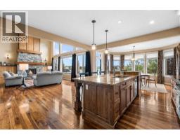 5pc Bathroom - 216 Montclair Place, Cochrane Lake, AB T4C0A8 Photo 11