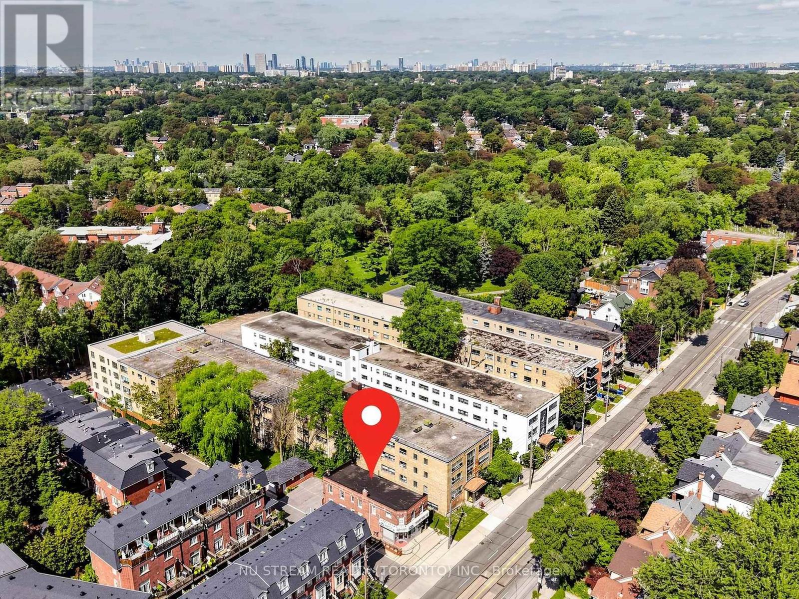 130 KINGSTON ROAD, Toronto (Woodbine Corridor) — photo 2