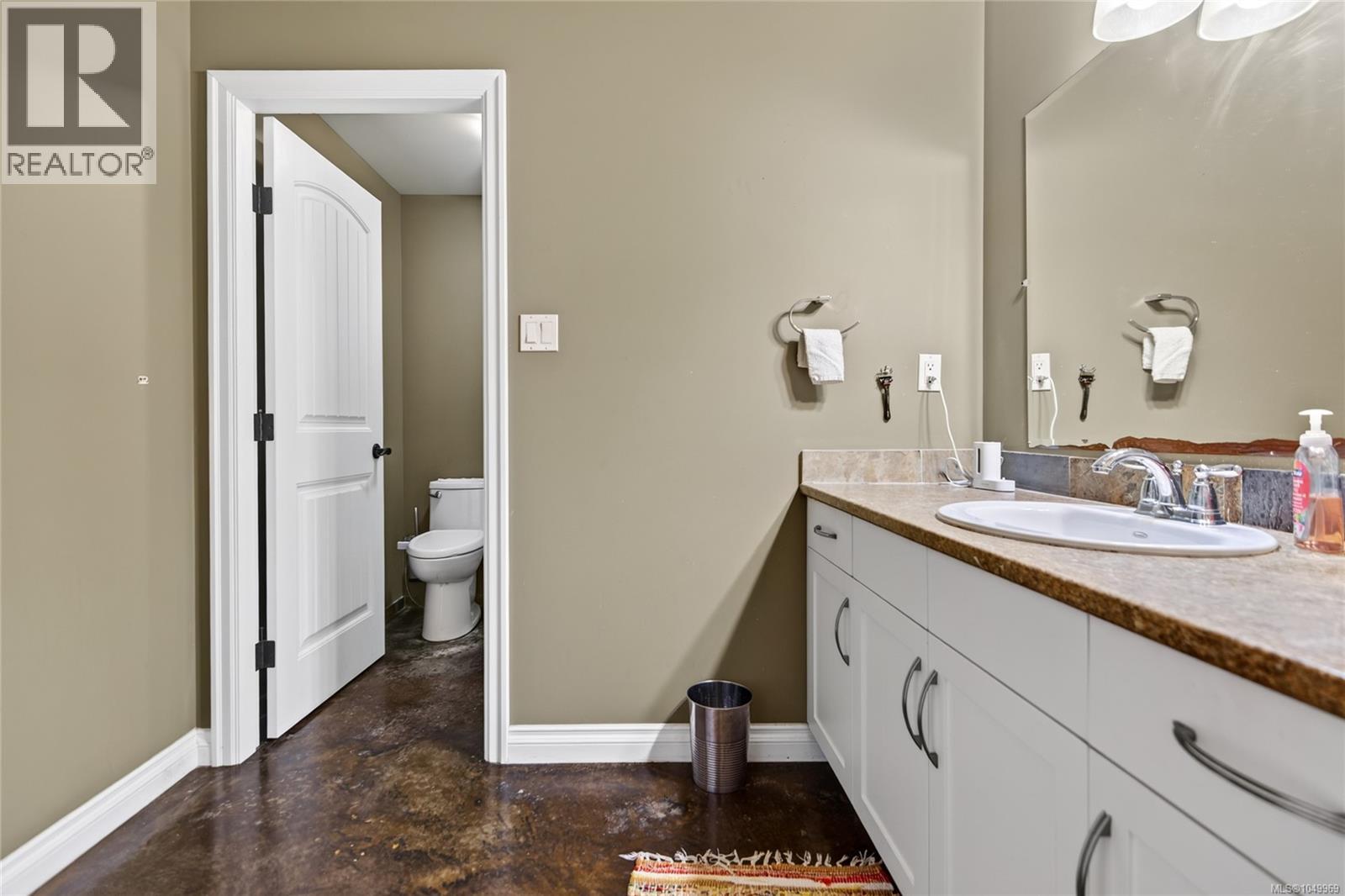 1321 Clear View Pl - Image 36