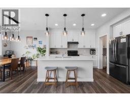4pc Bathroom - 47 Lucas Terrace Nw, Calgary, AB T3P1P9 Photo 10