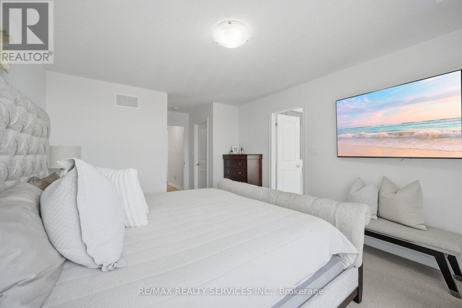 274 Carnwith Drive East, Whitby, ON photo 24