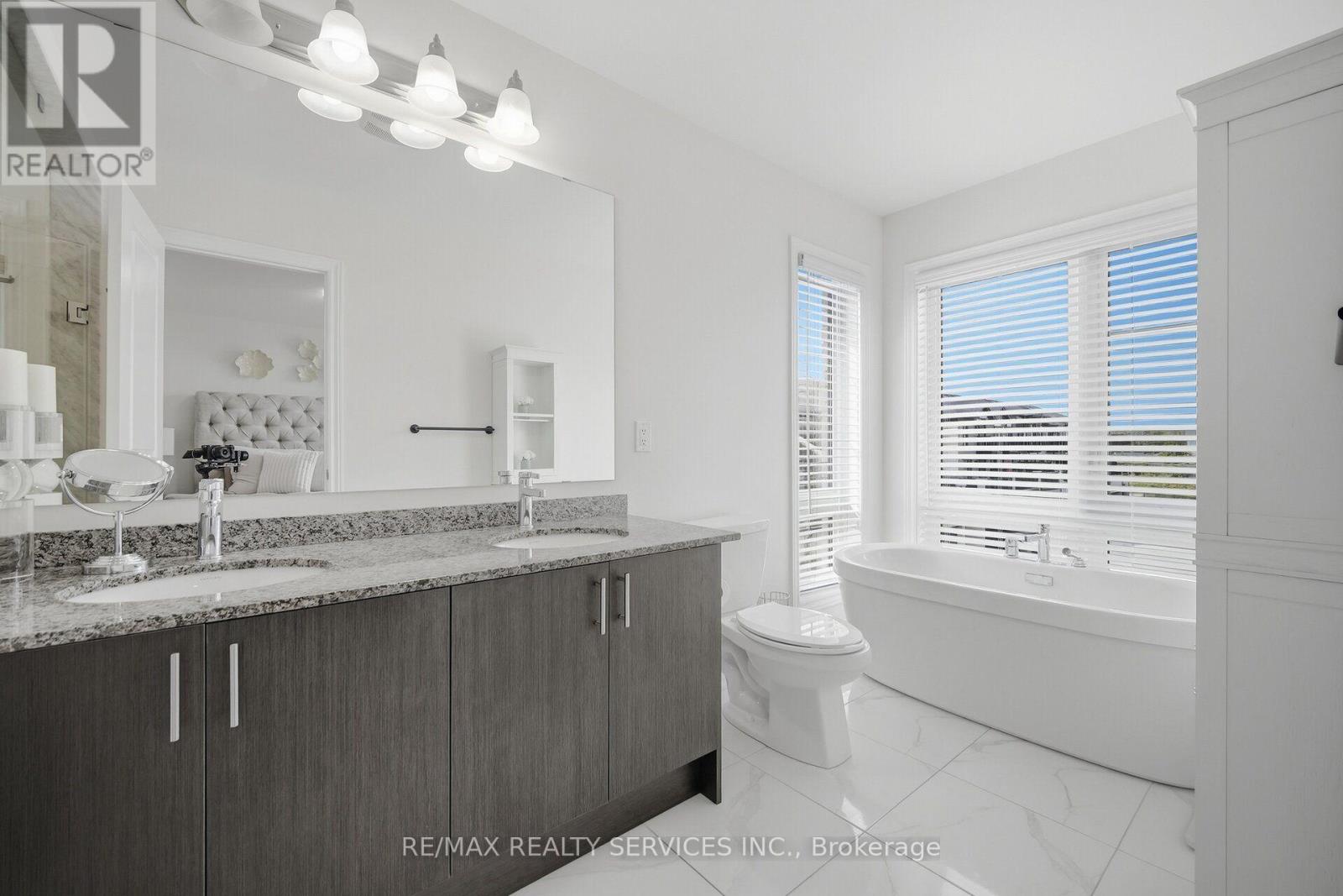 274 Carnwith Drive East, Whitby, ON photo 25