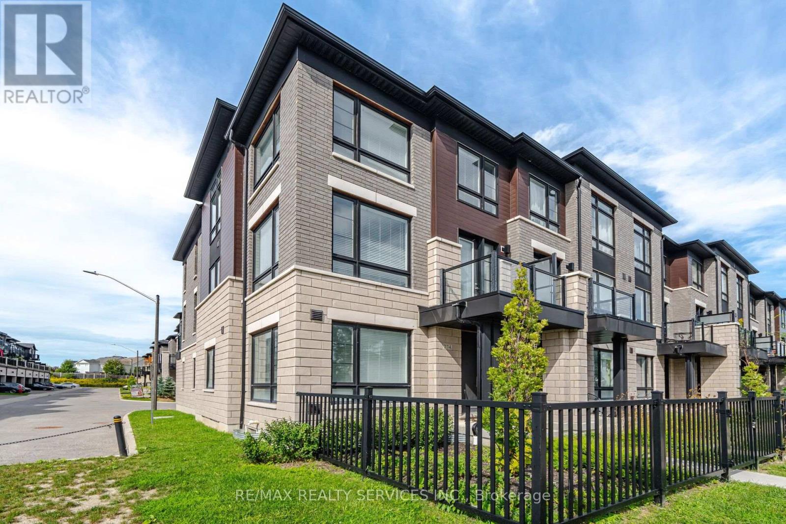 274 CARNWITH DRIVE E, Whitby (Brooklin) — photo 3