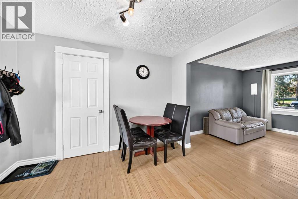 Listing photo – 5020 46 Street, Innisfail