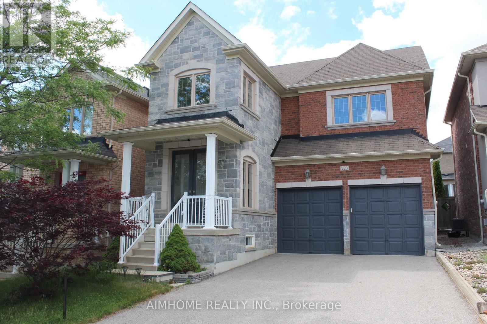 223 EMMA BROADBENT COURT, Newmarket (Woodland Hill)