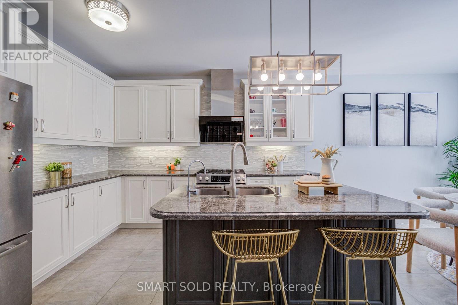75 HOEY CRESCENT - 20