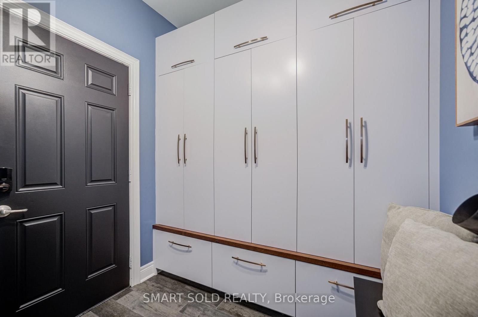 75 HOEY CRESCENT - 24