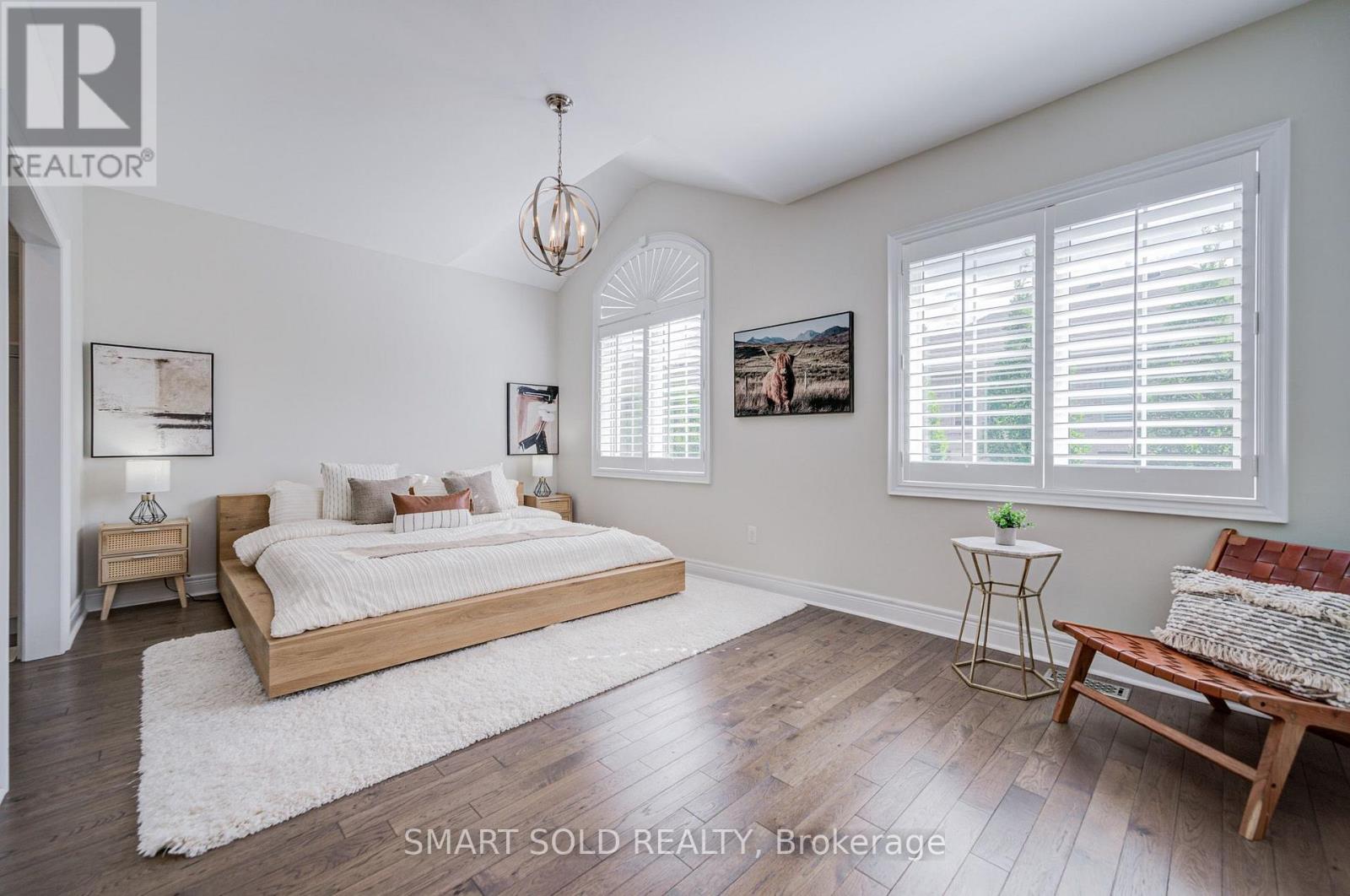 75 HOEY CRESCENT - 28