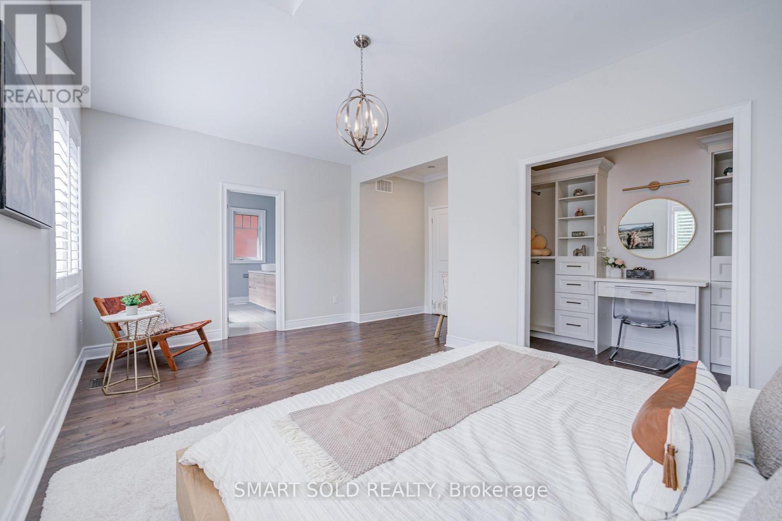 75 HOEY CRESCENT - 30