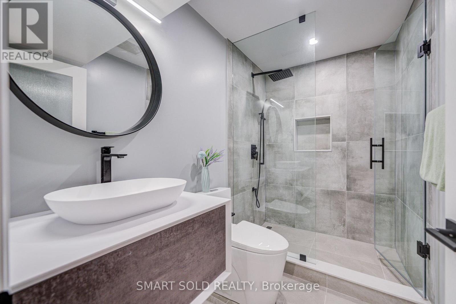 75 HOEY CRESCENT - 48