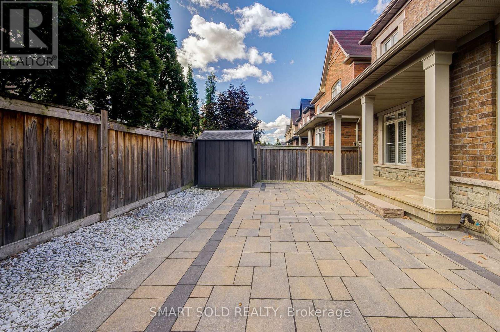 75 HOEY CRESCENT - 50