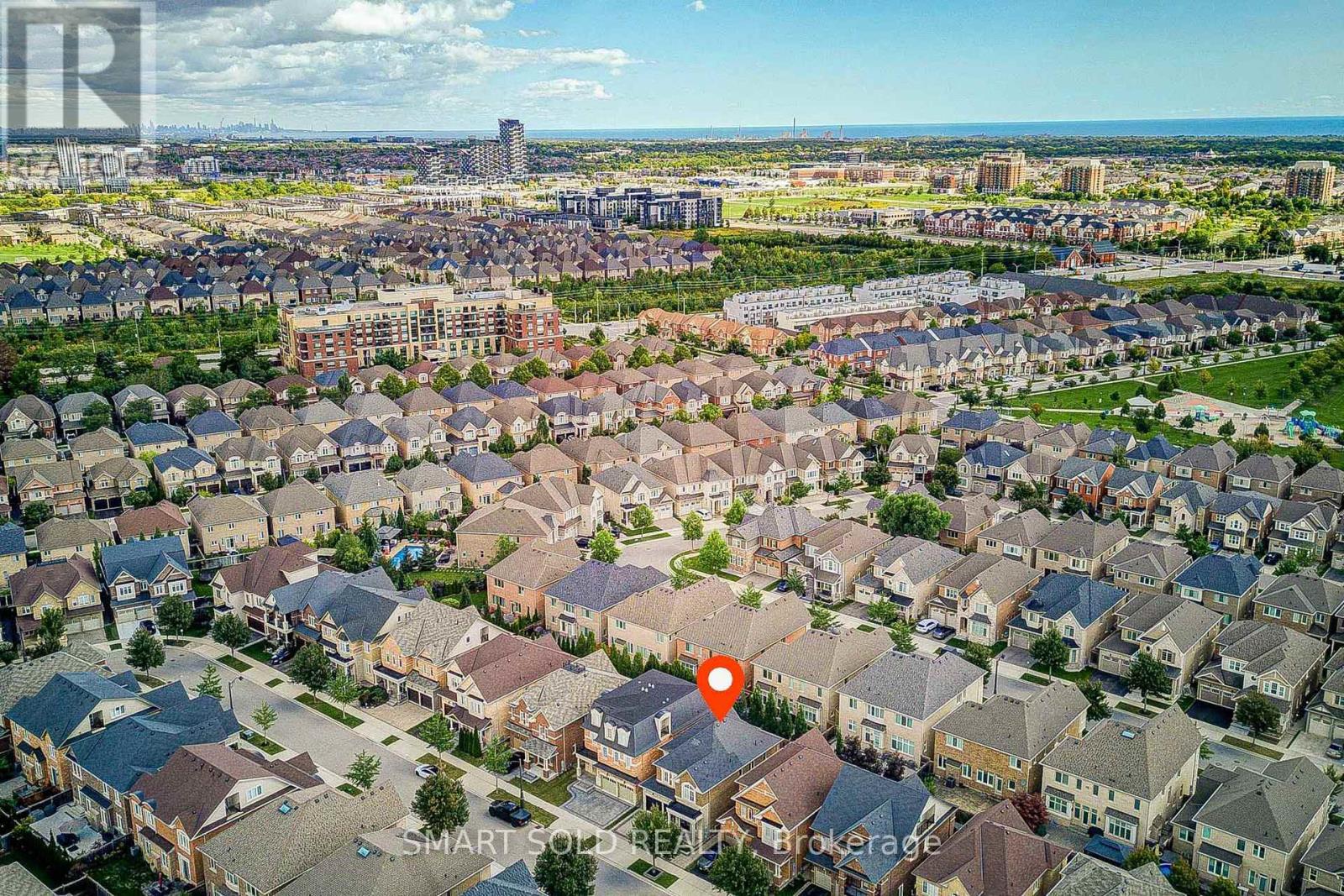 75 HOEY CRESCENT - 6