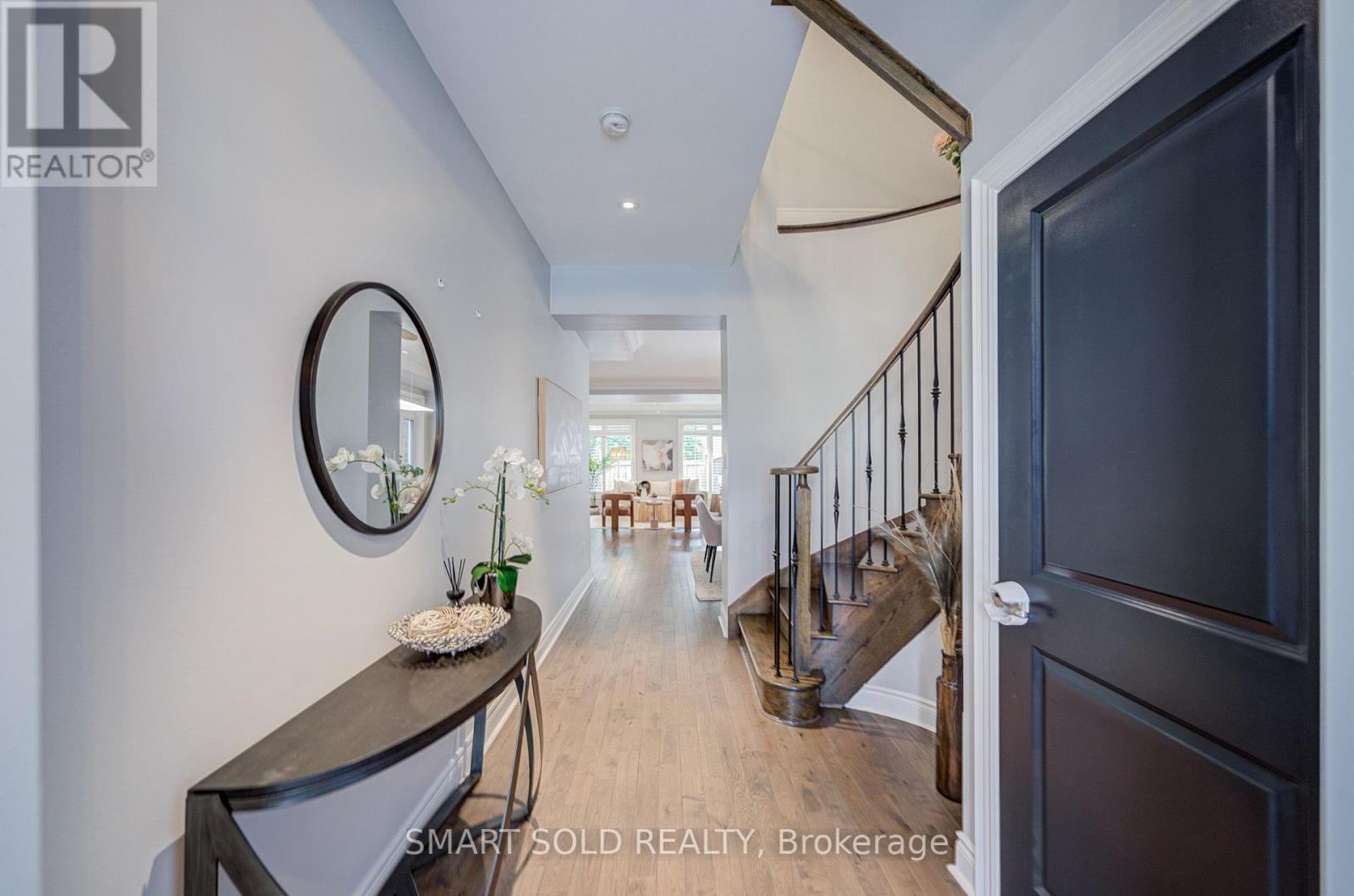 75 HOEY CRESCENT - 8
