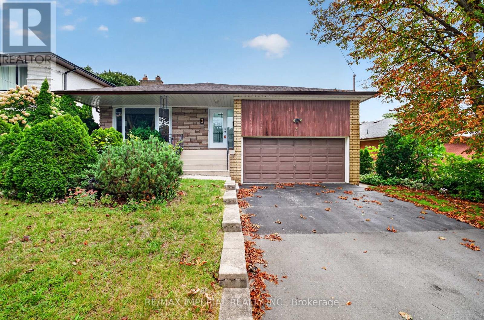3 MINSTREL DRIVE, Toronto (Stonegate-Queensway)