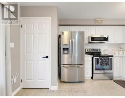 9 Adam Oates Heights, Toronto, ON M3L0G2 Photo 10