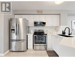 9 Adam Oates Heights, Toronto, ON M3L0G2 Photo 9