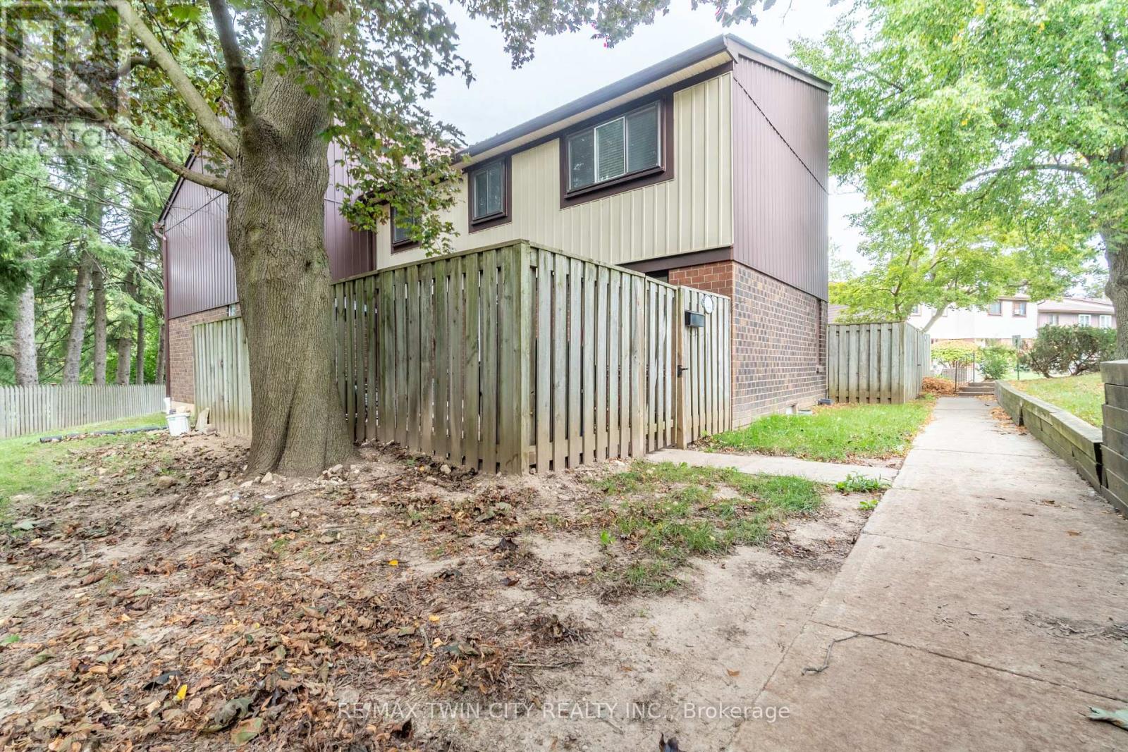 121 - 45 MARKSAM ROAD, Guelph (Willow West/Sugarbush/West Acres)