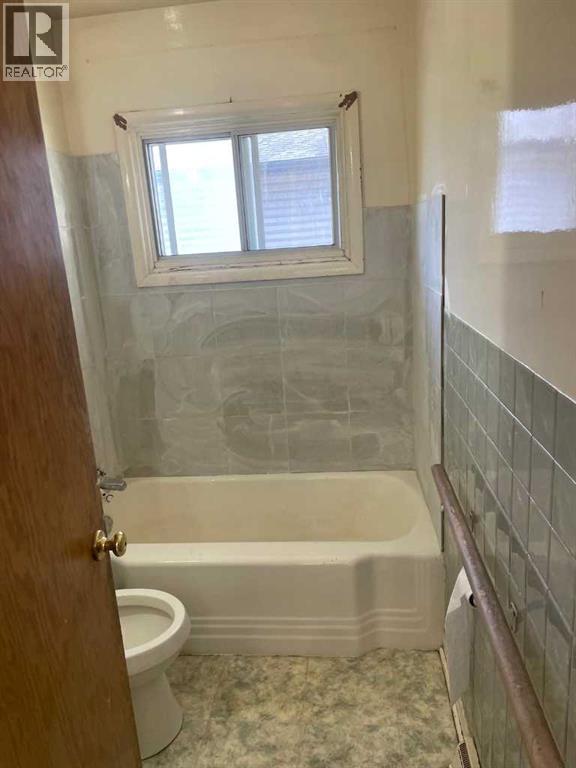 120 54 Avenue NW - 12