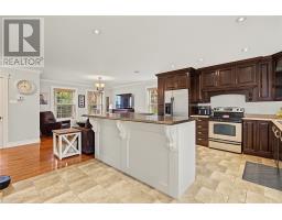 2-4 Conway Crescent thumbnail 6