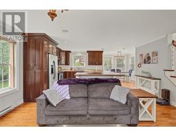 2-4 Conway Crescent thumbnail 9