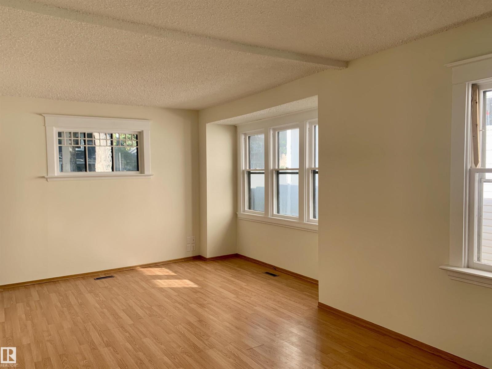 9833 90 Av NW, Strathcona — photo 3 of 6